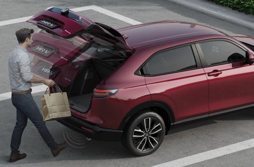 Honda HR-V Power Tailgate Solusi Praktis Buka Bagasi Pakai Kaki – Fitur & Review Lengkap!